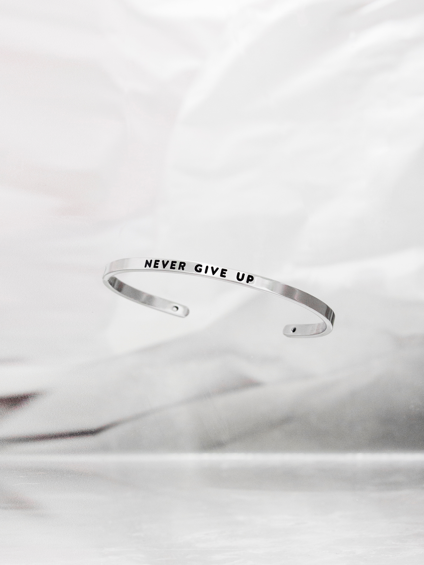 Браслет Никогда не сдавайся / Never Give Up