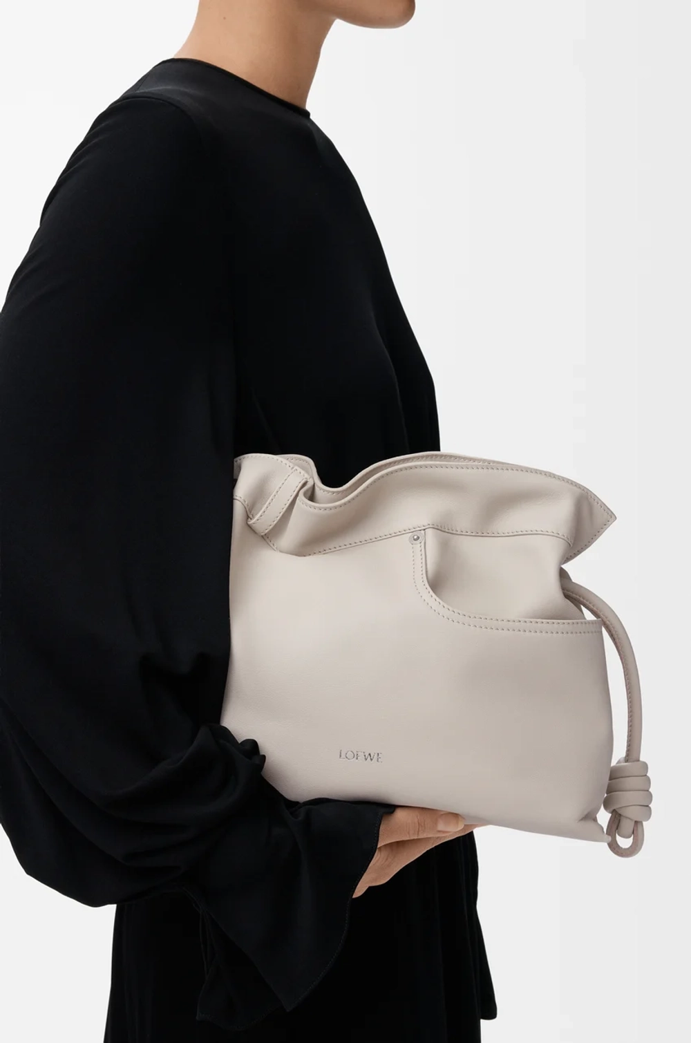 Loewe Сумка-клатч среднего размера Panta Flamenco из блестящей телячьей кожи, экрю