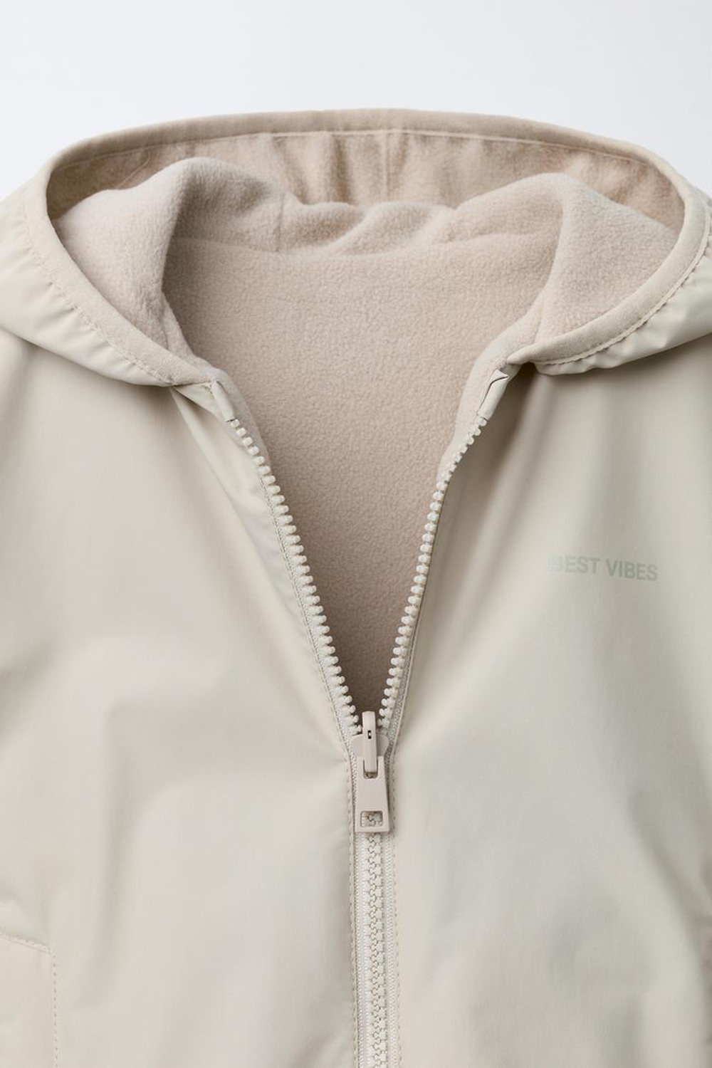 ZARA НЕЙЛОНОВАЯ КУРТКА ИЗ ПОЛАРФЛИСА, ЭКРЮ
