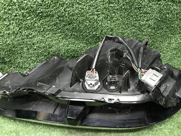 Фара правая Mazda CX-4 1 (2019-2024) LED
