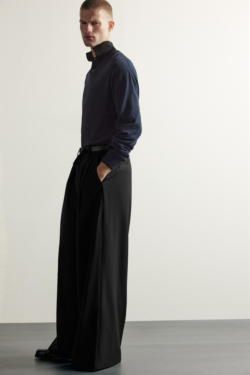 БРЮКИ WIDE FIT СО СКЛАДКАМИ — ZARA