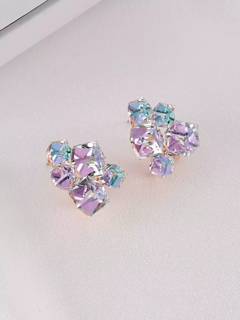 Серьги гроздья Мираж с сиреневыми кубиками Swarovski