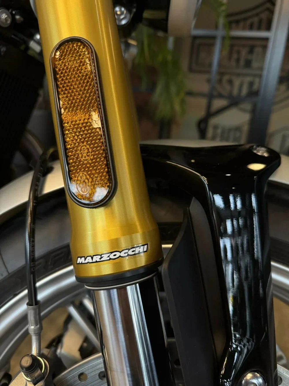 TRIUMPH SPEED TWIN 1200 Cafe Racer Edition