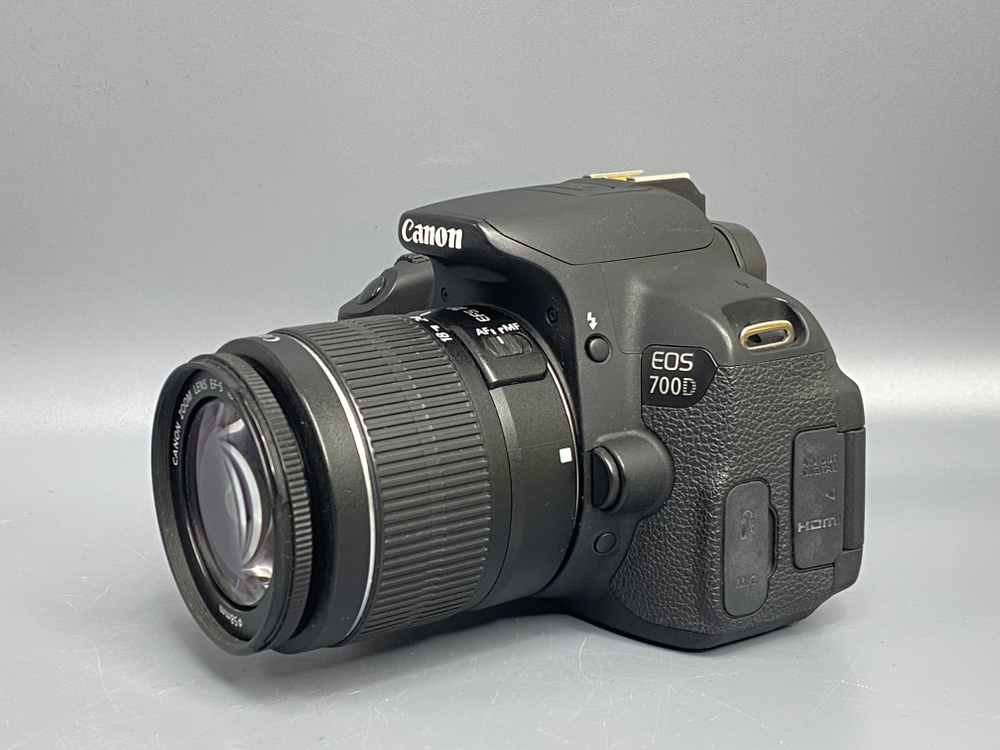Canon 700D Kit 18-55mm III 32.000 кадров