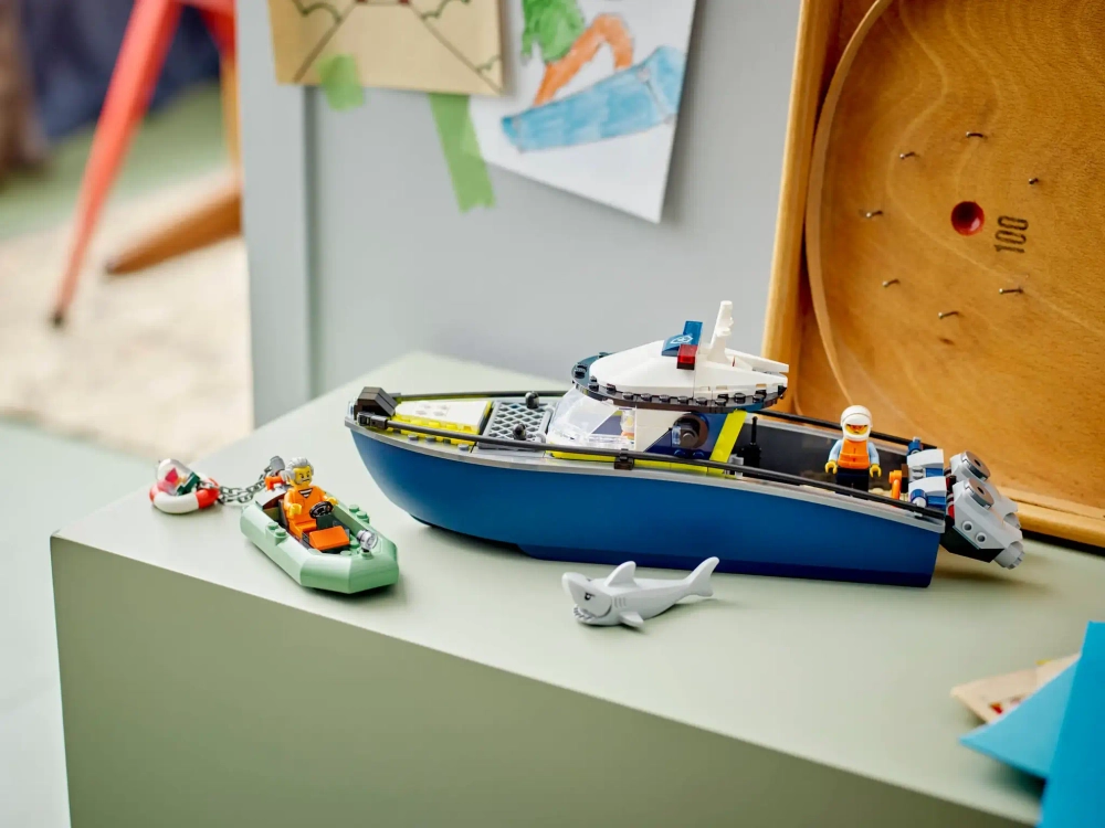 Конструктор LEGO City 60456 Погоня за полицейским катером