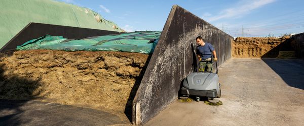 Чистка кормохранилищ в сельском хозяйстве Чистка кормохранилищ в сельском хозяйстве