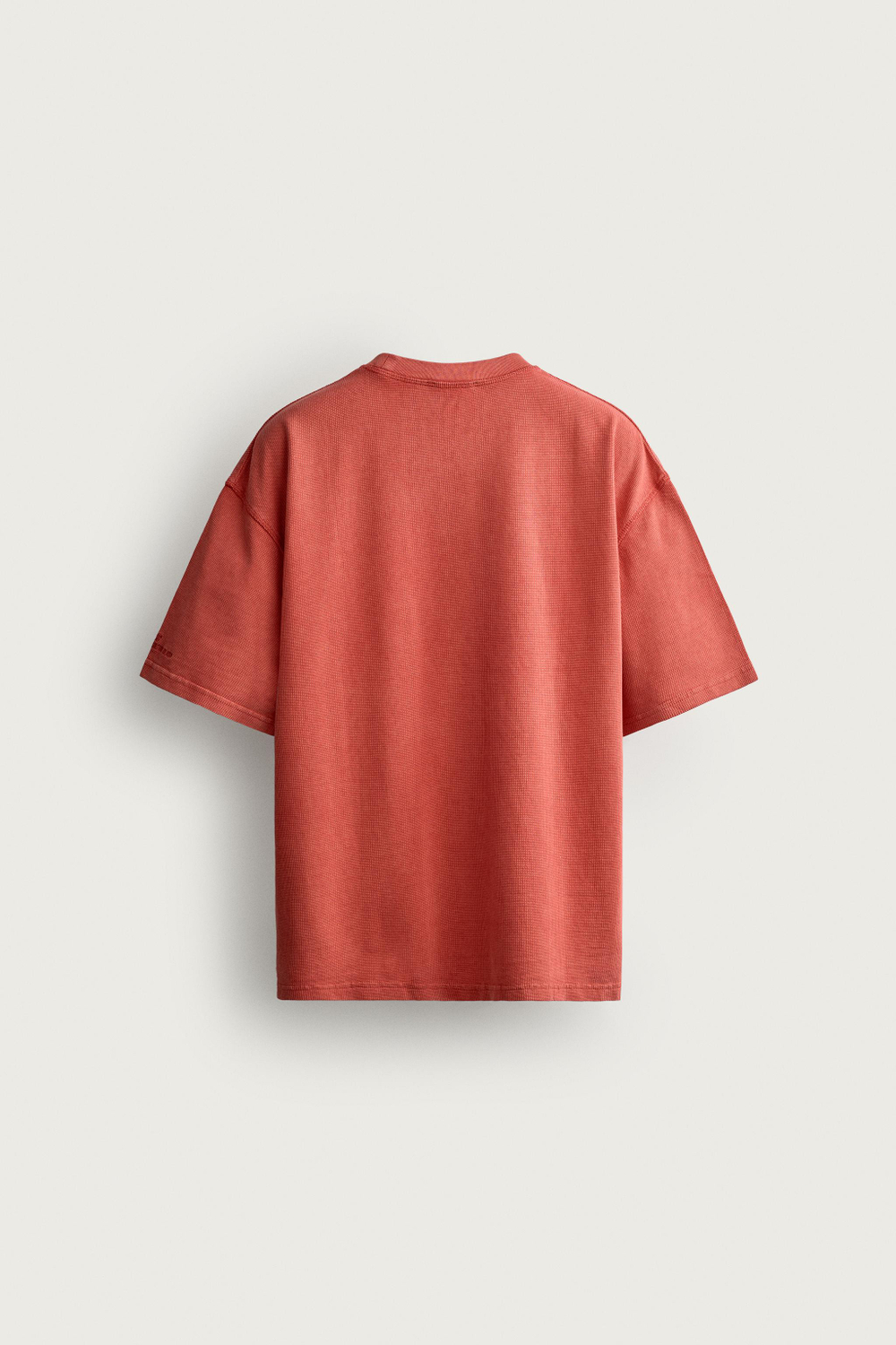 ФУТБОЛКА ИЗ РИФЛЕНОГО ТРИКОТАЖА С ЭФФЕКТОМ ПОТЕРТОСТИ — ZARA