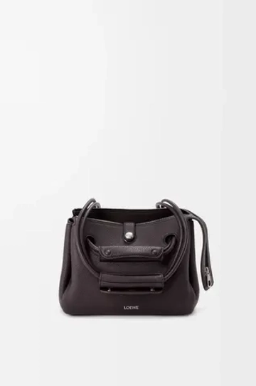 Loewe Маленькая сумка Madrid из мягкой зернистой телячьей кожи, темно-коричневый