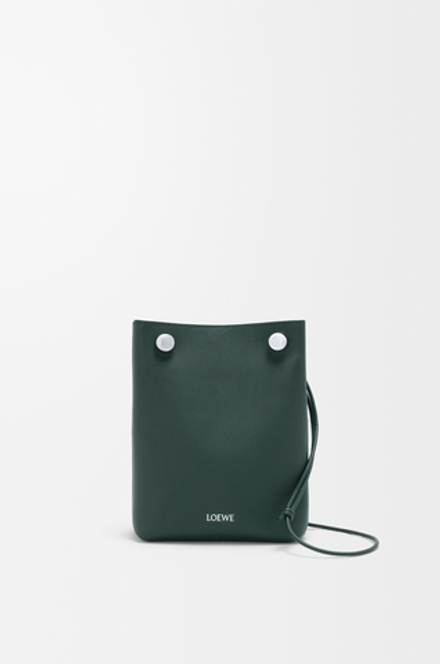 Loewe Сумка-мешок Pebble из гладкой телячьей кожи, зеленый