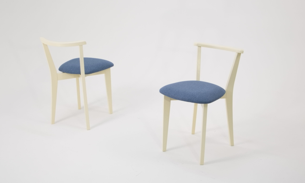 Стол Zip-mebel Сканди К 100 слоновая кость со стульями Франк слоновая кость рогожка синий