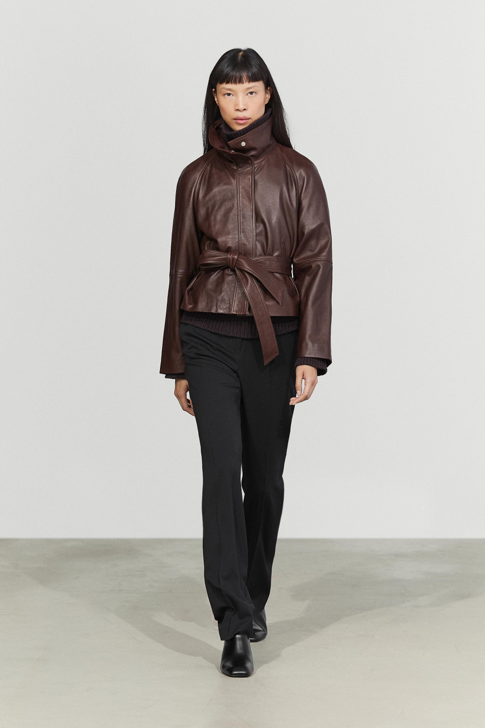 Massimo Dutti Короткая куртка из кожи наппа с поясом, коричневый