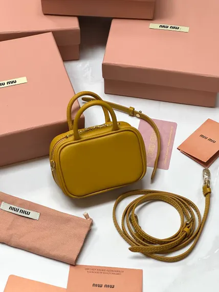 Мини сумка MIU MIU из натуральной кожи в горчичном цвете