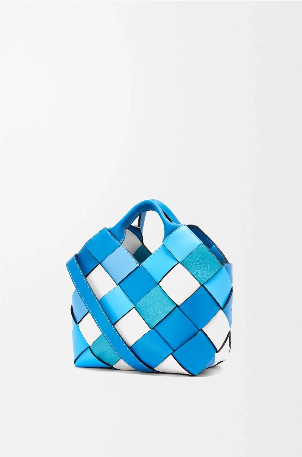 Loewe Небольшая плетеная сумка-корзина из телячьей кожи, синий