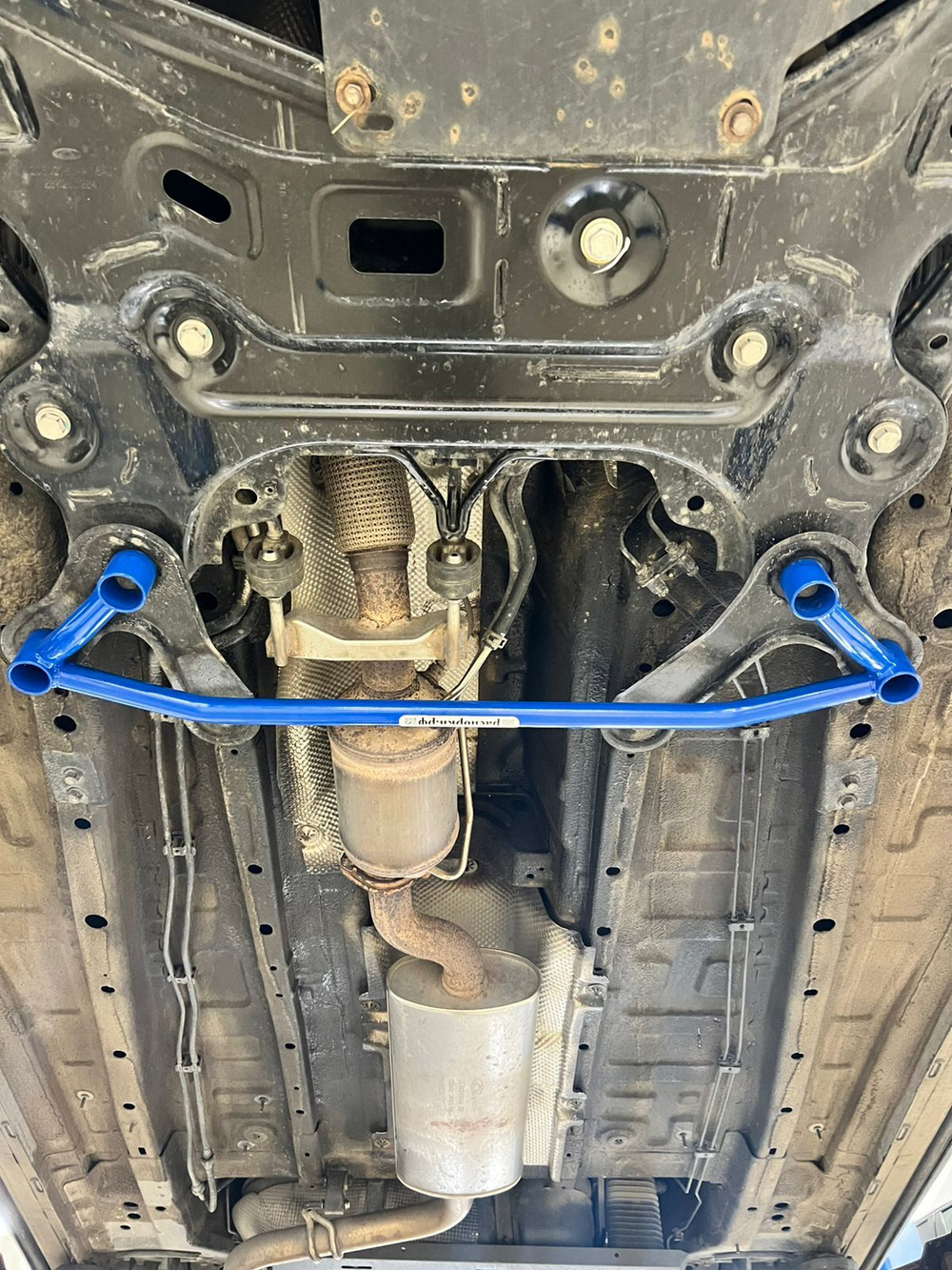 Распорка передняя нижняя Chery Tiggo 8 Pro, 8 Pro Max с передним приводом,Tiggo 7 Pro Max, Jaecoo j7, Tenet T7 (ПОД ЗАКАЗ)