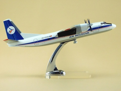 Модель самолета Ан-24РВ (М1:72, Air Moldova)