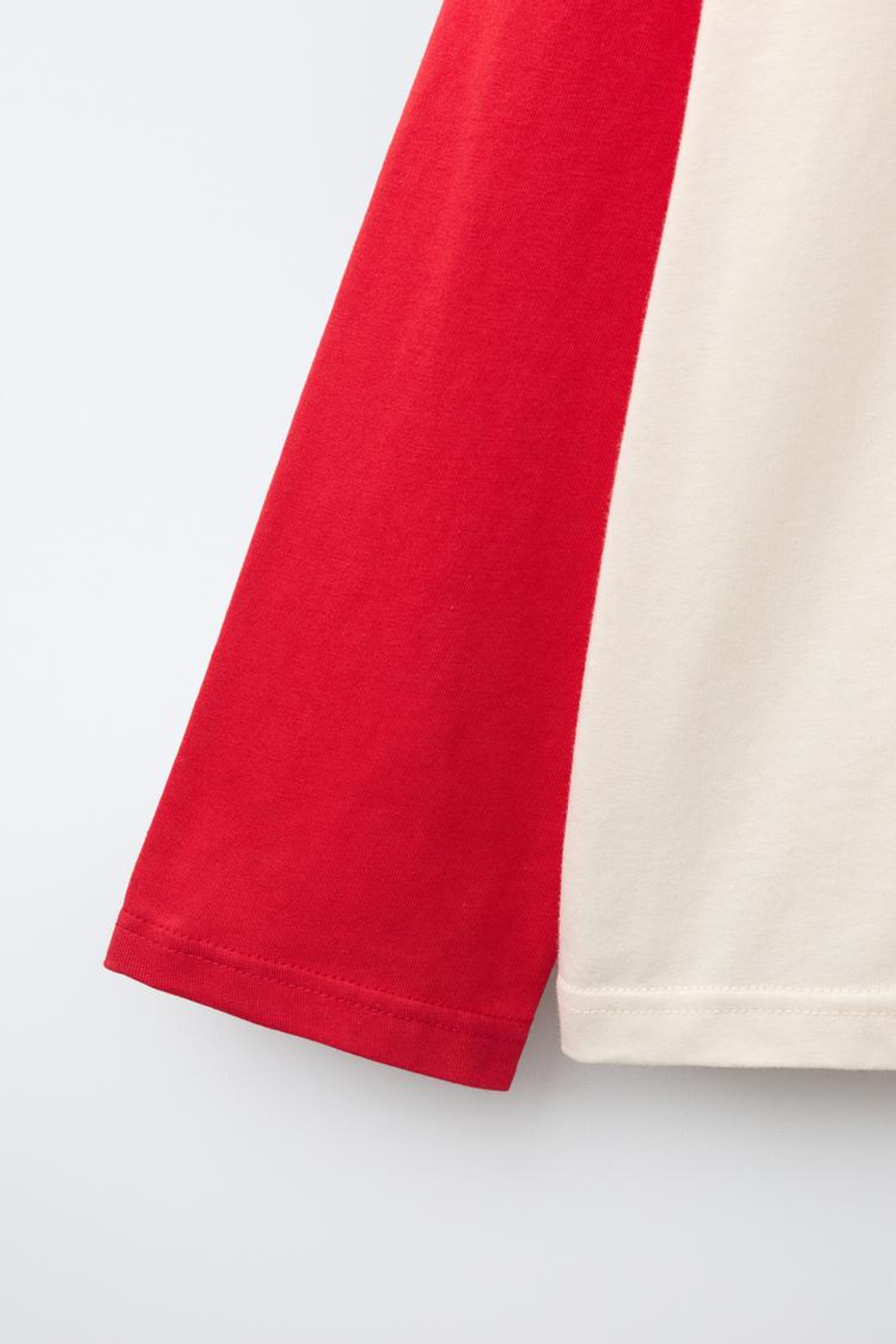ZARA ФУТБОЛКА С РУКАВАМИ РЕГЛАН И НАШИВКОЙ, КРАСНЫЙ