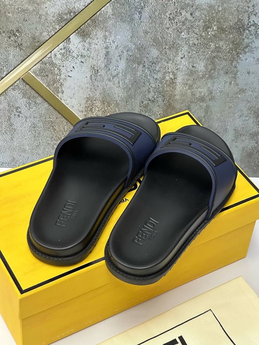 Шлепанцы Fendi