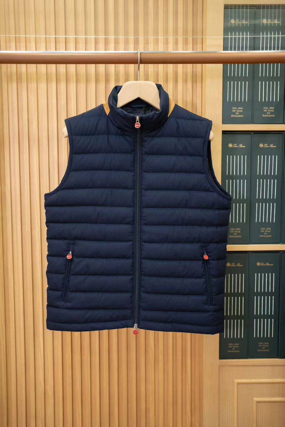 Безрукавка Kiton