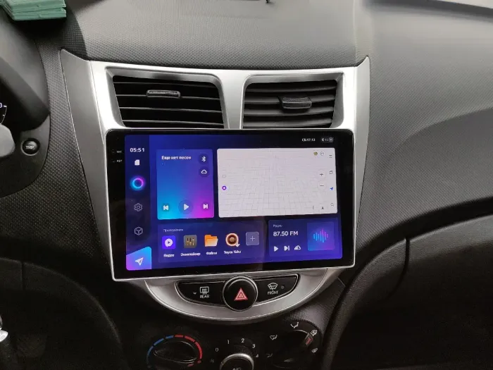 Магнитола для Hyundai Solaris 1 2010-2016 (рамка серебро) - Teyes CC4-PRO монитор 9.5" 2K QLED на Android 13, Быстрейшая, Snapdragon 778G, ИИ, CarPlay, DSP, 4G SIM-слот