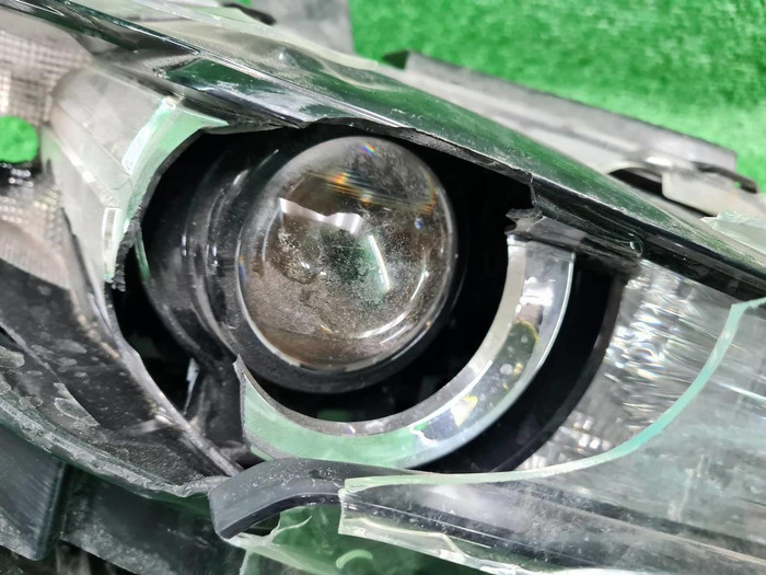 Битая Фара правая Mazda CX-5 2 (2017-2021) LED