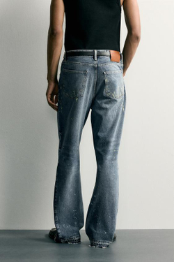 ZARA ДЖИНСЫ FLARE FIT С ЭФФЕКТОМ БРЫЗГ КРАСКИ, СИНИЙ