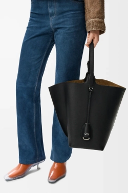 Loewe Большая сумка-тоут Bilbao из гладкой телячьей кожи, черный