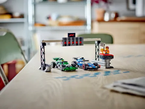 Конструктор LEGO City 60474 Сетка F1 с гоночными автомобилями CARB и Sauber
