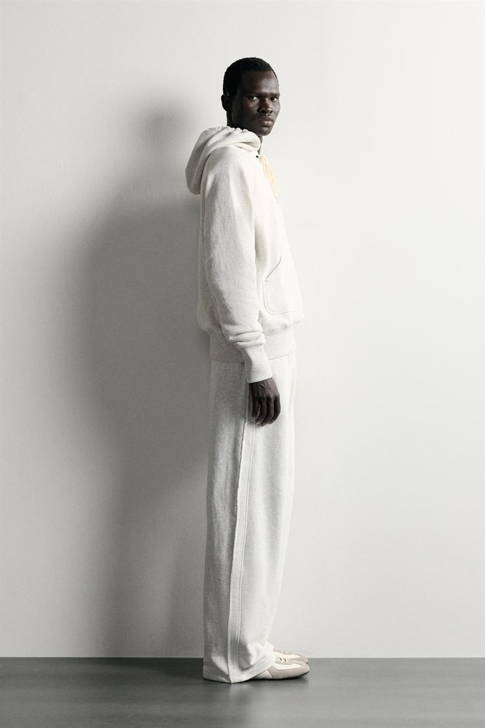 ZARA СПОРТИВНЫЕ БРЮКИ RELAXED FIT, СВЕТЛО-СЕРЫЙ