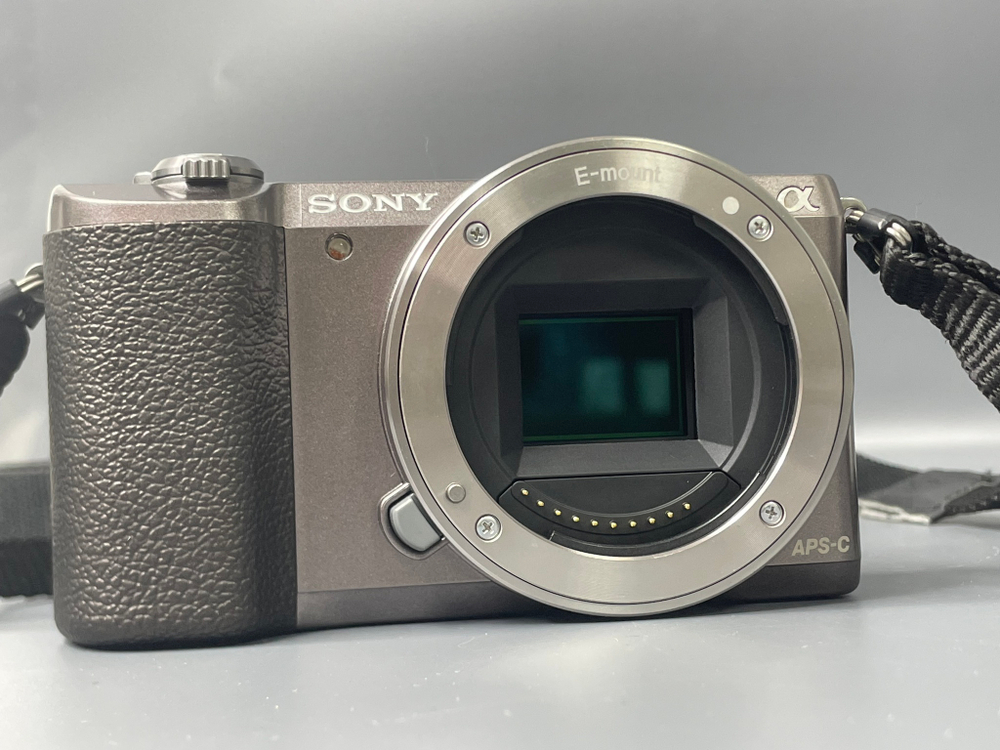 Sony A5100 kit 16-50mm 3100 кадров