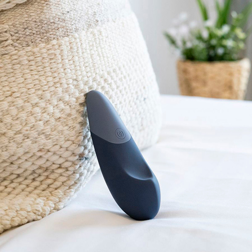 Темно-синий клиторальный вибратор 14,2см Womanizer Vibe Blue WZFS1SG6