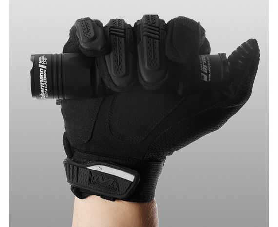 Тактический фонарь Armytek Dobermann теплый свет