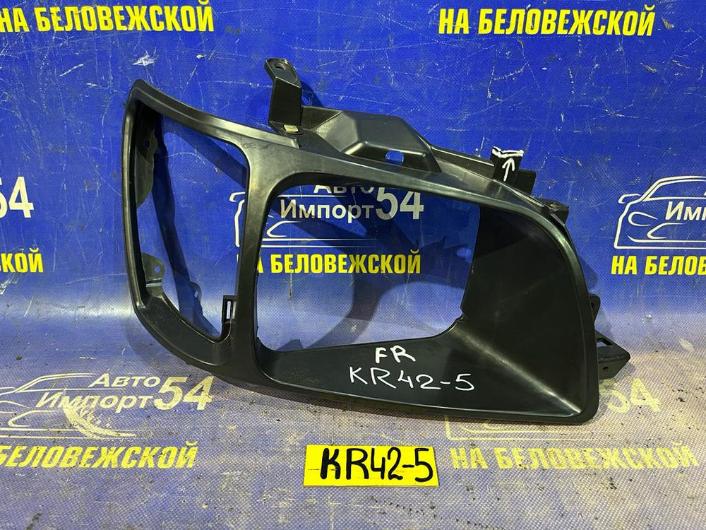 Рамка фары TOYOTA TOWNACE NOAH 1996-1998