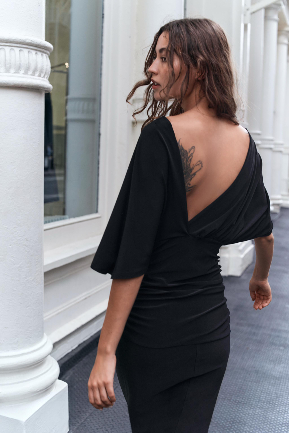 ДЛИННОЕ ПЛАТЬЕ С ДЕТАЛЬЮ — ZARA
