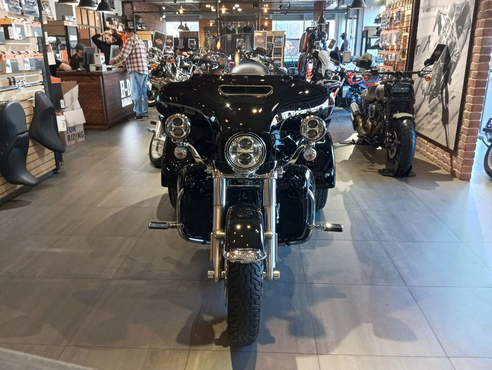 HARLEY-DAVIDSON TRIGLIDE ULTRA 2015