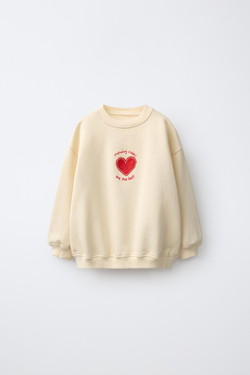 ZARA ТОЛСТОВКА С НАШИВКОЙ «СЕРДЦЕ», ЦВЕТ СЛИВОЧНОГО МАСЛА