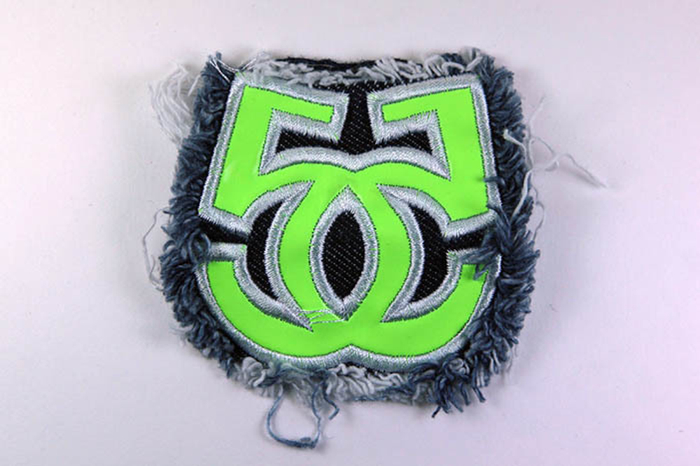 Нашивка "55" на джинсе (60х60мм)
