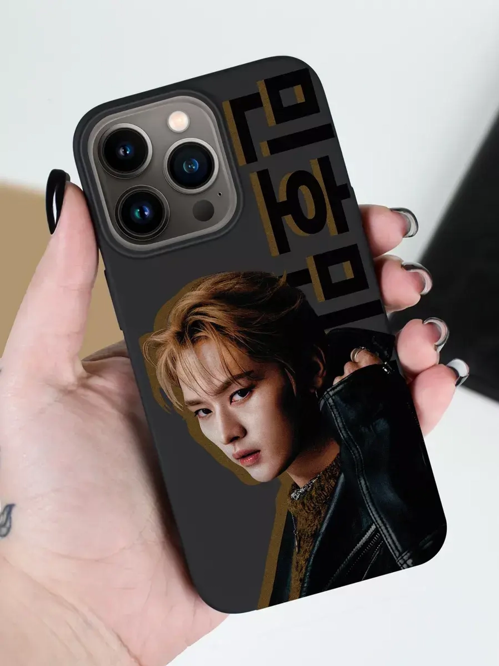 Чехол на iPhone 13 Pro с принтом
