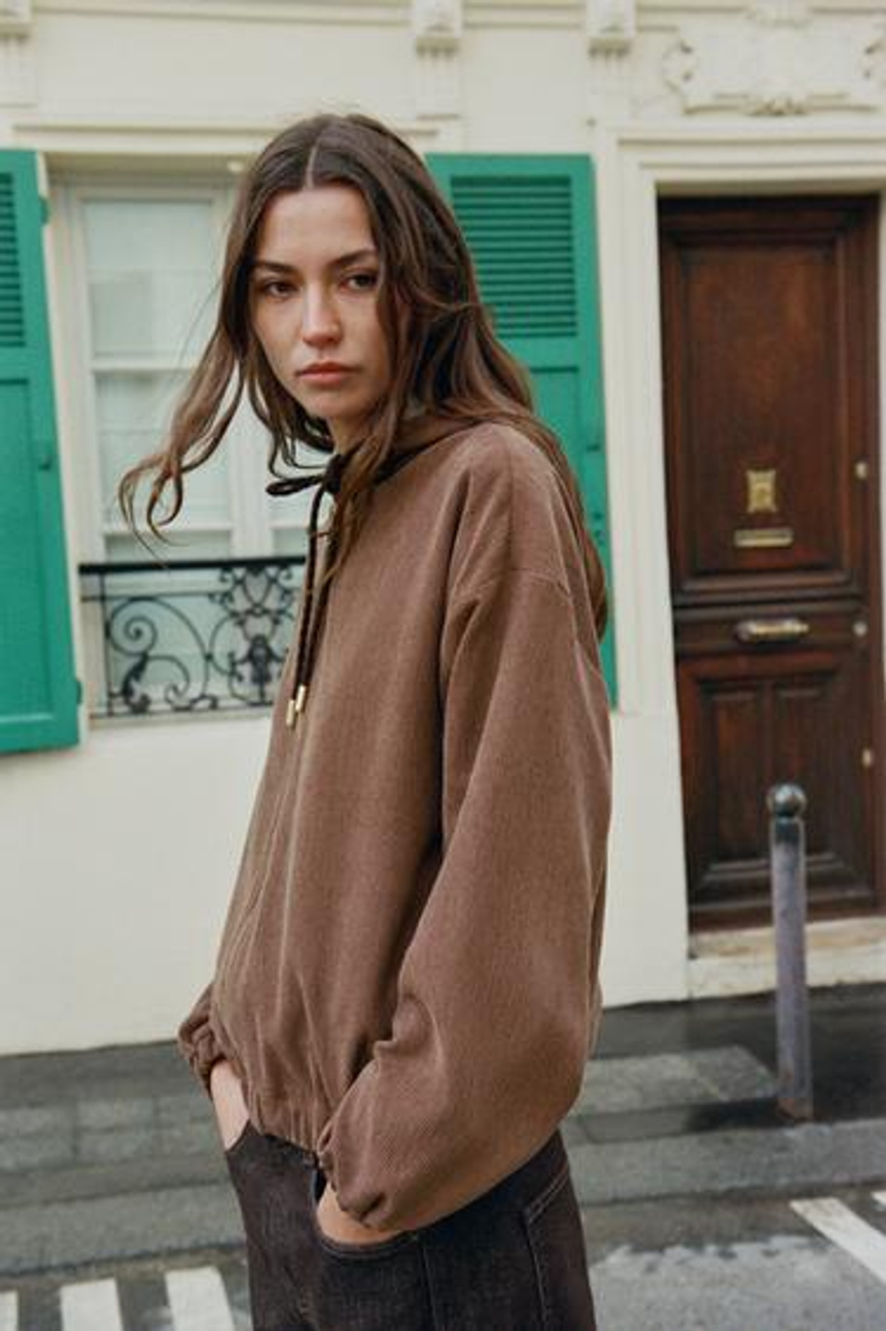 Бомбер с капюшоном