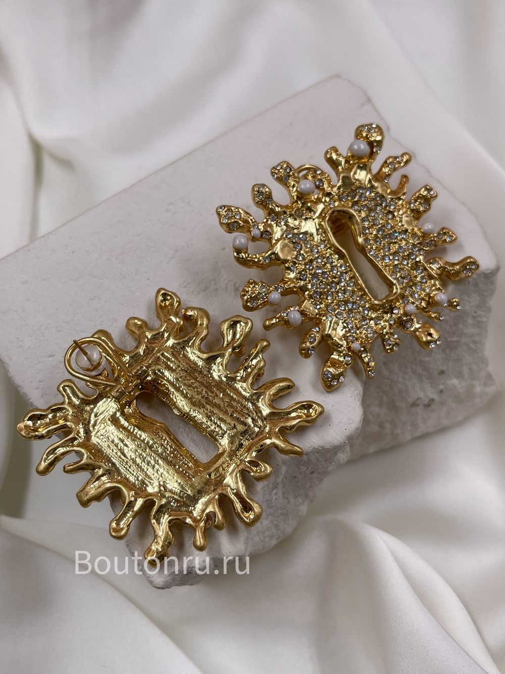 Серьги Скиап. золотые с замочной скважиной со стразами