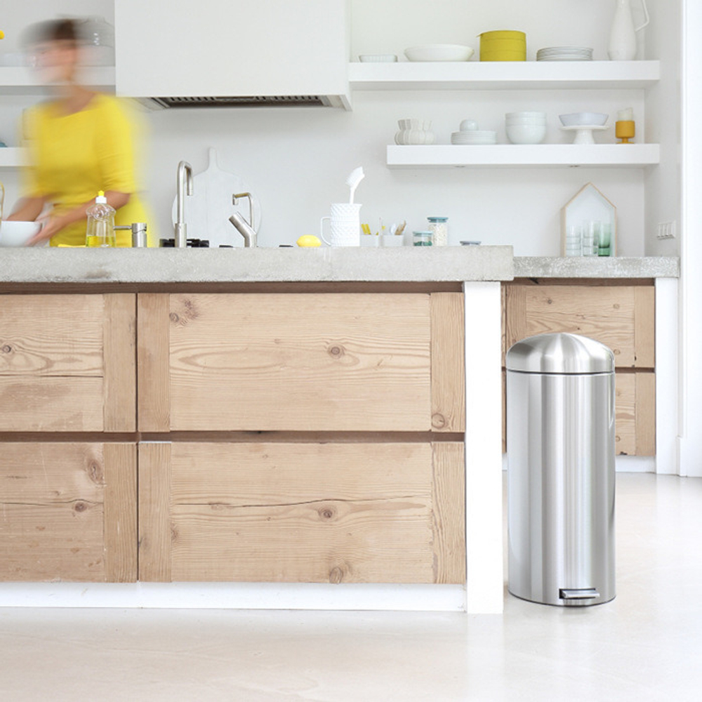 Ведро Brabantia Retro 30л матовая сталь в интерьере