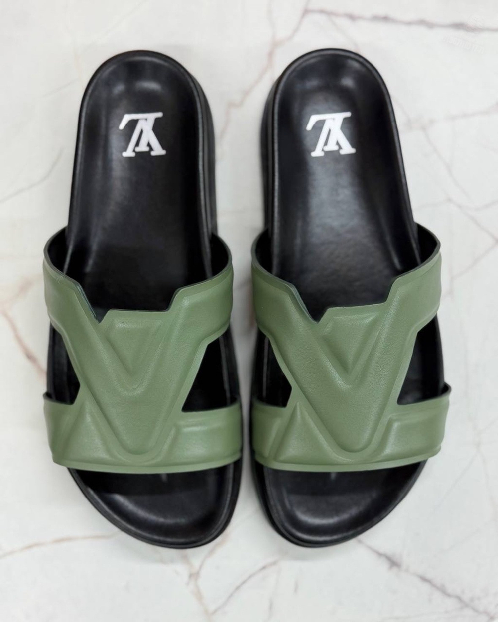 Шлепанцы Louis Vuitton Oasis Mule