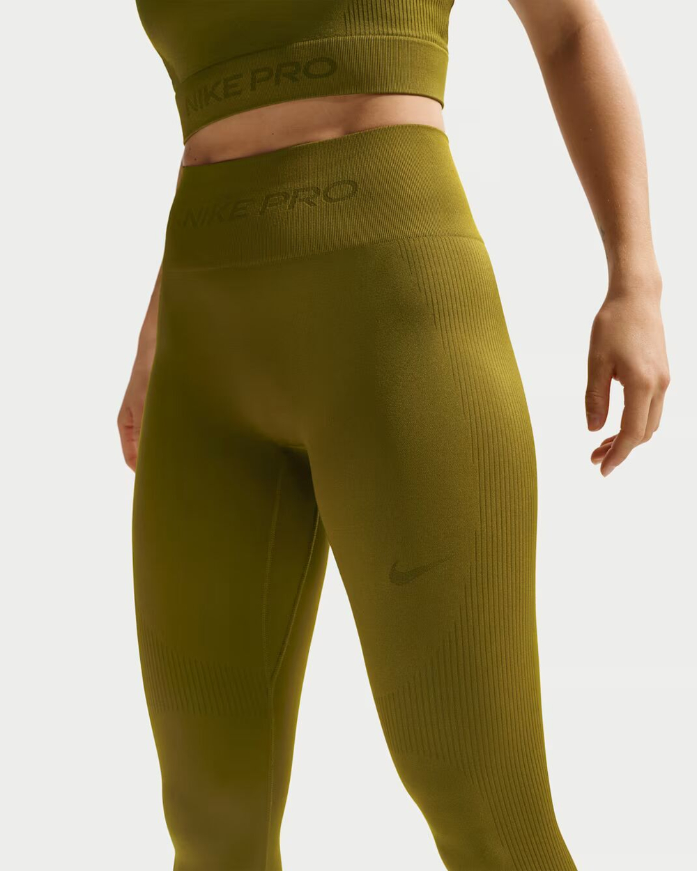 Nike Pro Seamless Женские леггинсы с высокой талией и длиной выше щиколотки - NIKE
