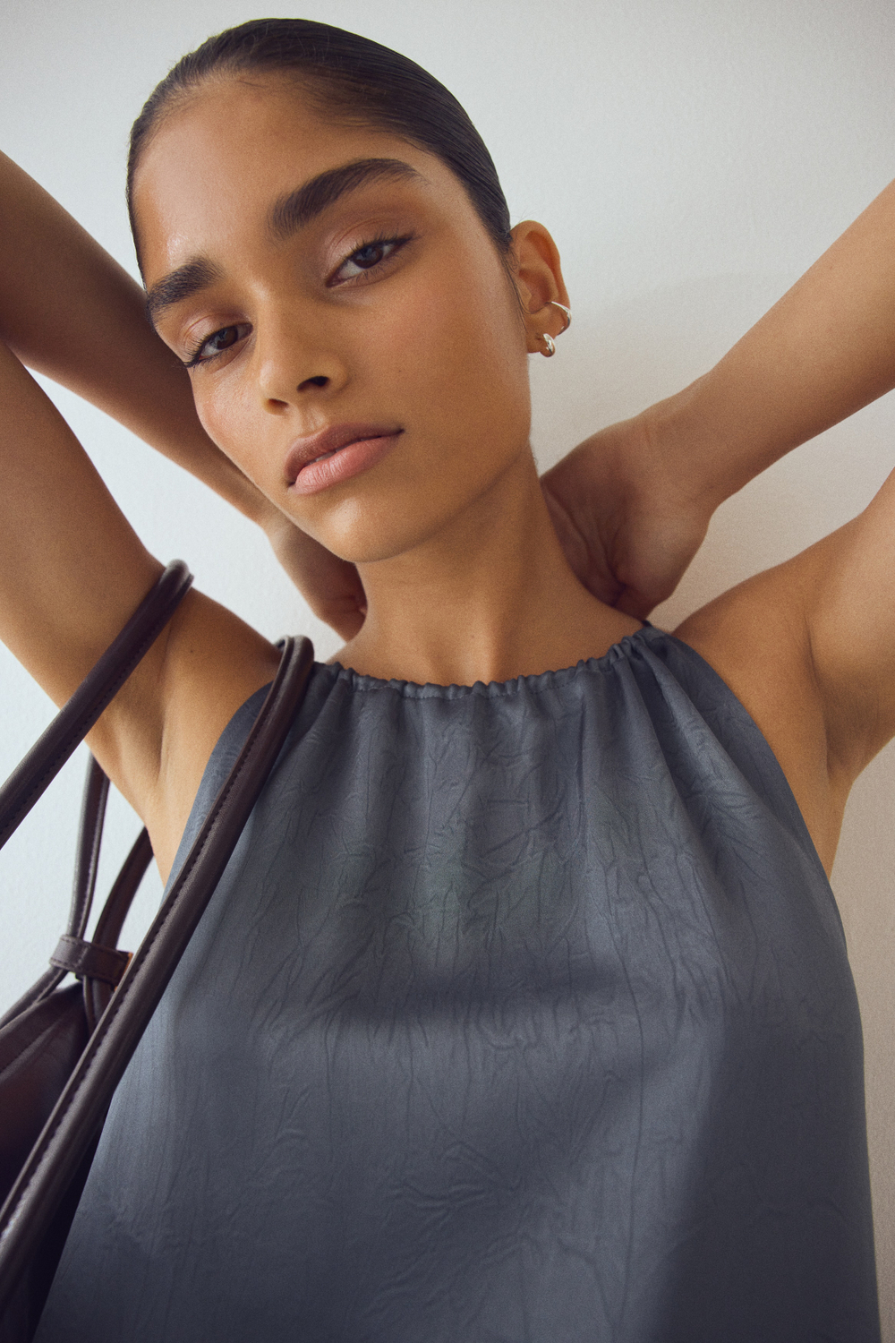 Жатый атласный топ - H&M