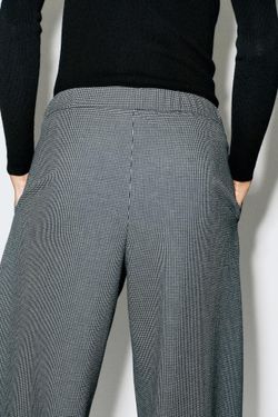 ZARA БРЮКИ BARREL СО СКЛАДКАМИ, ЧЕРНЫЙ/ЭКРЮ