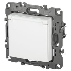 Розетка ЭРА Серия 12 12-2103-01М 2P+E Schuko со шторками с крышкой 16А-250В белый матовый | Эра 12