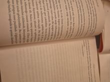 Relslər Üzərinə Uzanmış Adam