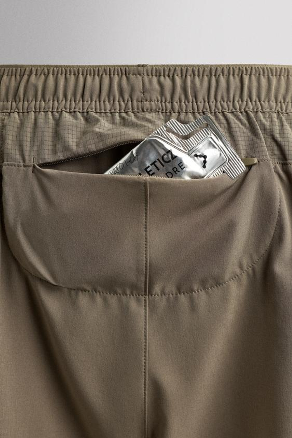 ZARA БАЗОВЫЕ СПОРТИВНЫЕ ШОРТЫ, СВЕТЛО-ЗЕЛЕНЫЙ