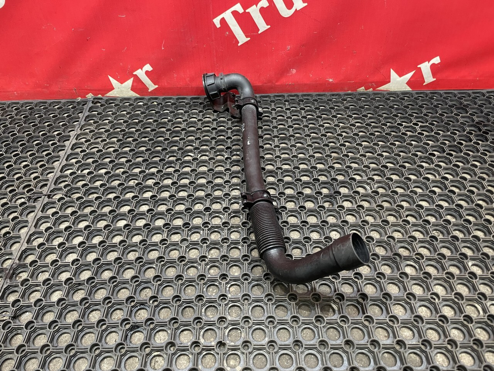 Горловина бачка омывателя 2018г