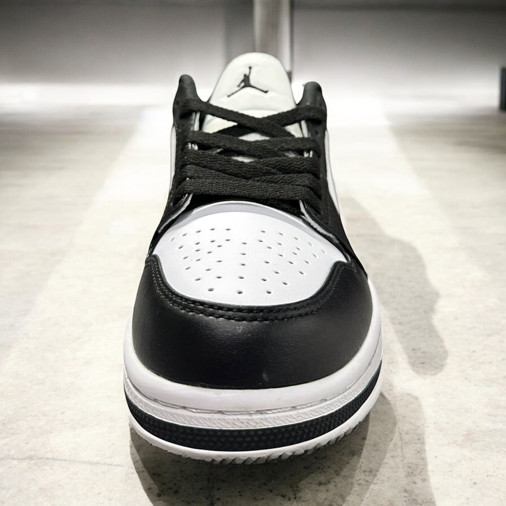 Nike Air Jordan 1 Low • Black White