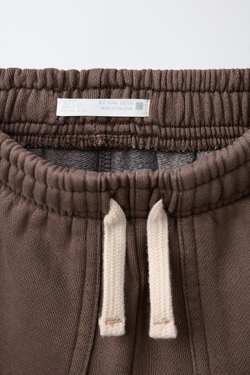 ZARA БРЮКИ BARREL ИЗ МЯГКОЙ ТКАНИ С НАШИВКОЙ, КОРИЧНЕВЫЙ